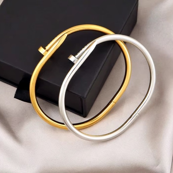 Juste En Clou Nail Gold Stainless Steel Waterproof Minimalist Bracelet - Picture 4 of 8